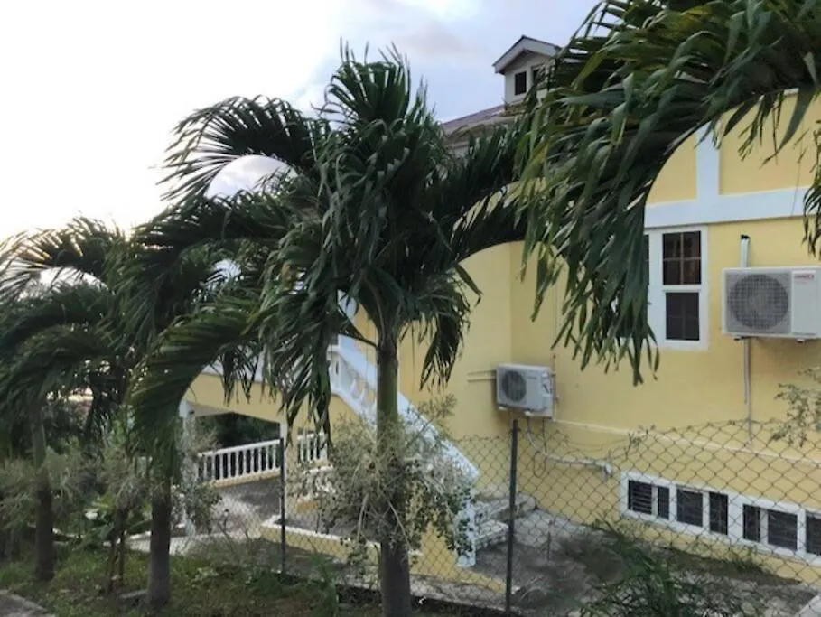 Air Conditioned House With Ocean And Garden View Loubiere